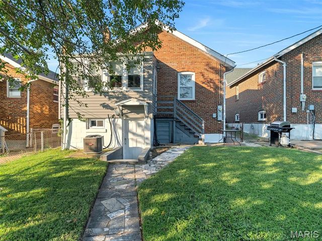 834 Catskill Drive, St Louis, MO 63125