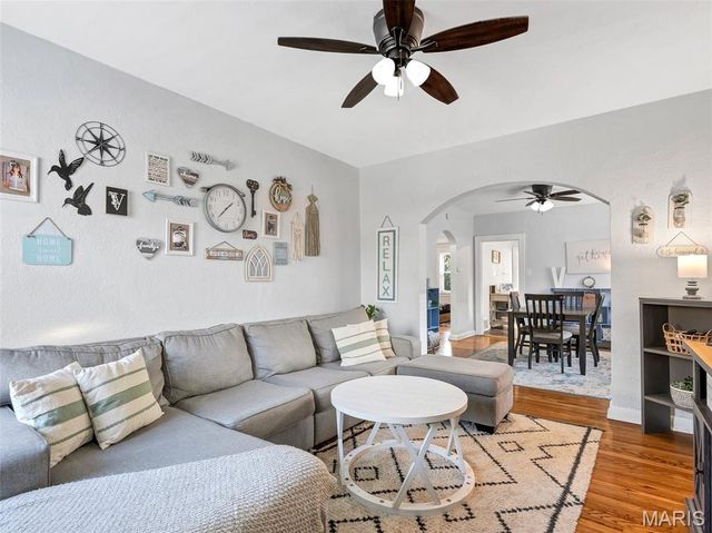 834 Catskill Drive, St Louis, MO 63125