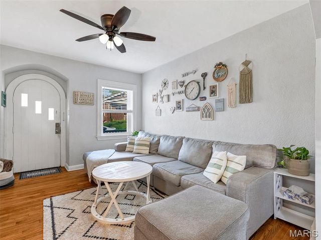 834 Catskill Drive, St Louis, MO 63125