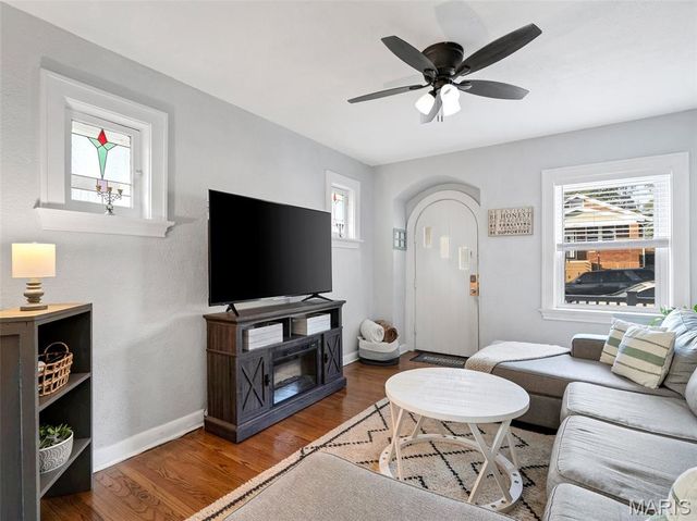 834 Catskill Drive, St Louis, MO 63125