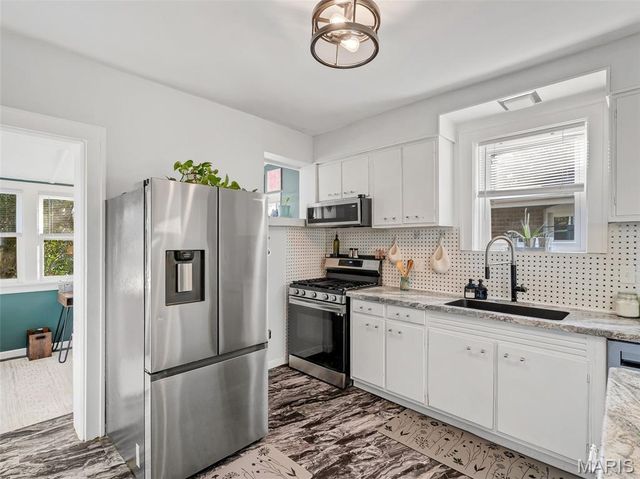 834 Catskill Drive, St Louis, MO 63125