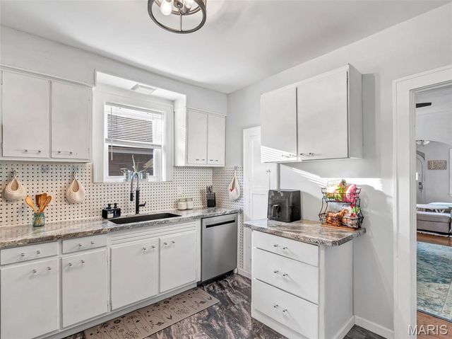 834 Catskill Drive, St Louis, MO 63125