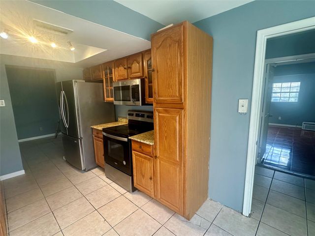 4341 NW 27th St, Lauderhill, FL 33313