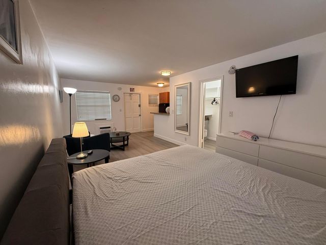 3226 NE 12TH Street 8, Pompano Beach, FL 33062