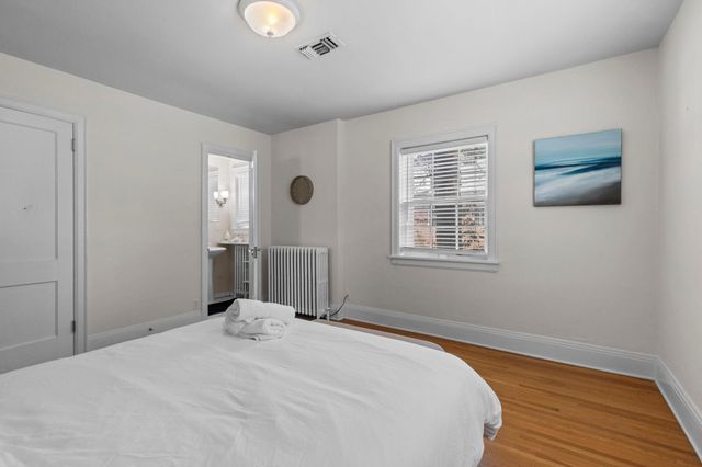 1785 Dupont Avenue S Upper, Minneapolis, MN 55403