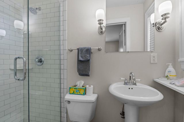 1785 Dupont Avenue S Upper, Minneapolis, MN 55403