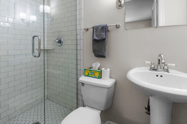 1785 Dupont Avenue S Upper, Minneapolis, MN 55403