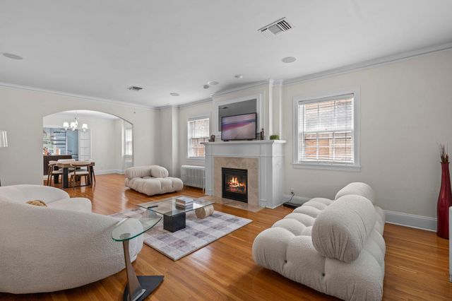 1785 Dupont Avenue S Upper, Minneapolis, MN 55403