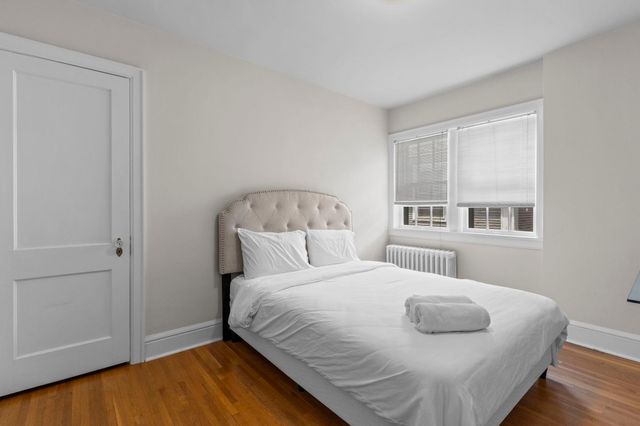 1785 Dupont Avenue S Upper, Minneapolis, MN 55403