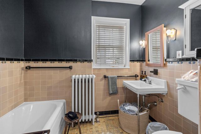 1785 Dupont Avenue S Upper, Minneapolis, MN 55403
