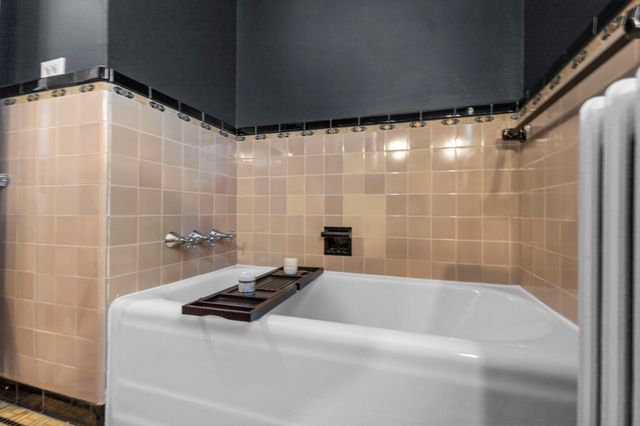 1785 Dupont Avenue S Upper, Minneapolis, MN 55403