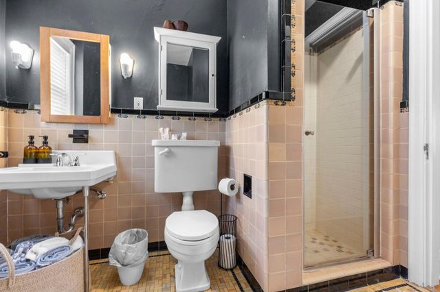 1785 Dupont Avenue S Upper, Minneapolis, MN 55403