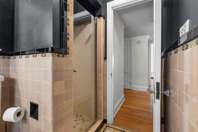 1785 Dupont Avenue S Upper, Minneapolis, MN 55403