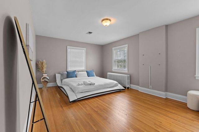 1785 Dupont Avenue S Upper, Minneapolis, MN 55403