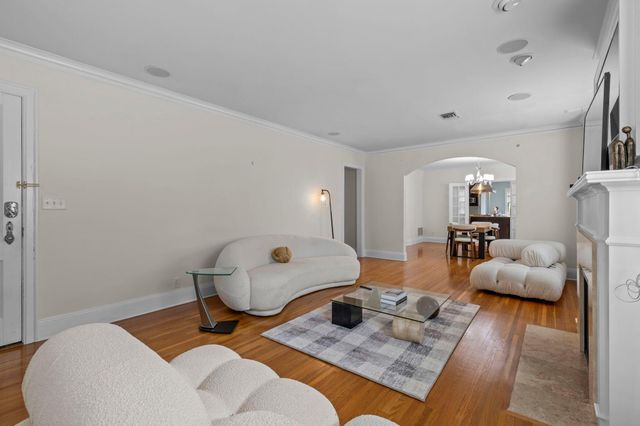 1785 Dupont Avenue S Upper, Minneapolis, MN 55403