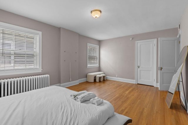 1785 Dupont Avenue S Upper, Minneapolis, MN 55403