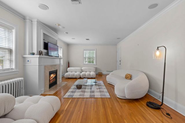 1785 Dupont Avenue S Upper, Minneapolis, MN 55403