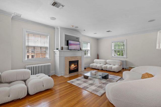 1785 Dupont Avenue S Upper, Minneapolis, MN 55403