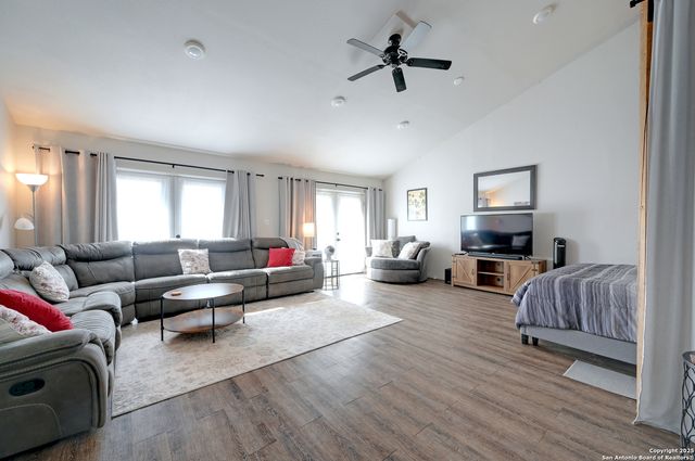 6841 Country View, San Antonio, TX 78240