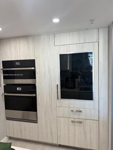 275 NE 18th St 1405, Miami, FL 33132