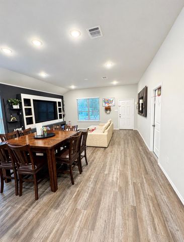 2335 Cedar Place Drive, Conroe, TX 77306