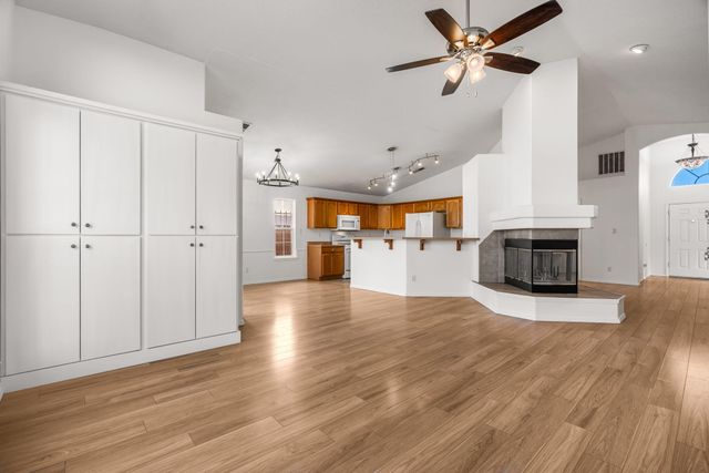 7243 Boxwood Avenue NE, Albuquerque, NM 87113