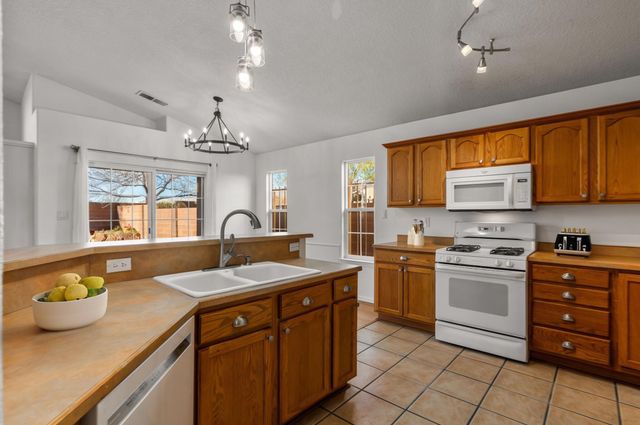 7243 Boxwood Avenue NE, Albuquerque, NM 87113