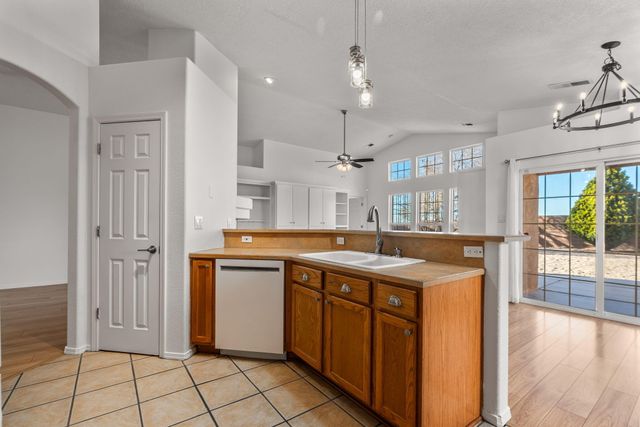 7243 Boxwood Avenue NE, Albuquerque, NM 87113