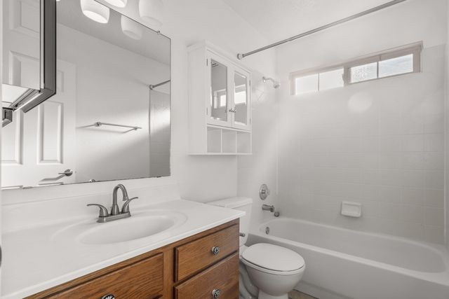 7243 Boxwood Avenue NE, Albuquerque, NM 87113