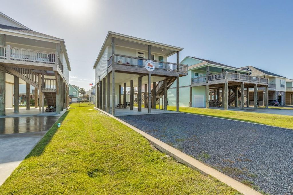 3300 Hidden Gold, Crystal Beach, TX 77650