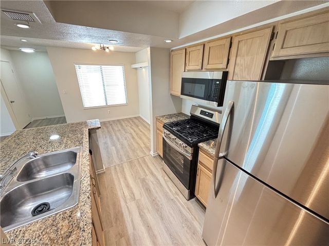 7100 PIRATES COVE Road 2041, Las Vegas, NV 89145