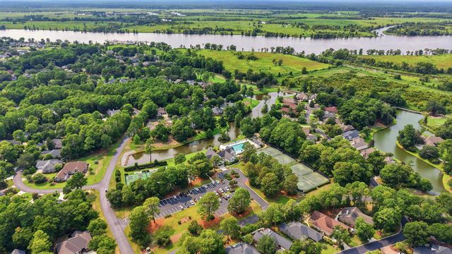 165 Berwick Dr., Pawleys Island, SC 29585