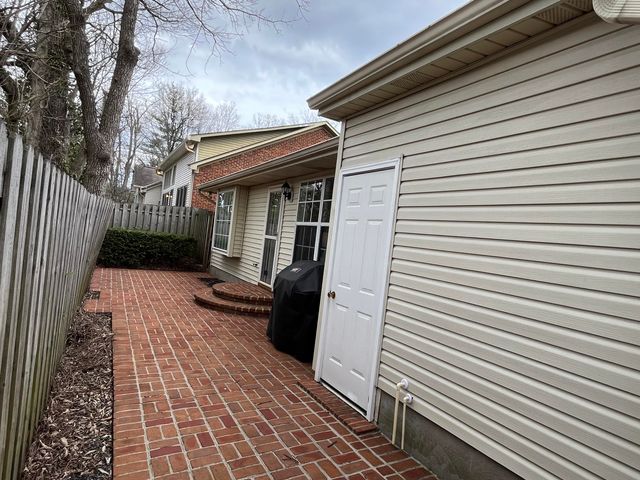 2905 Tabor Oaks Lane, Lexington, KY 40502