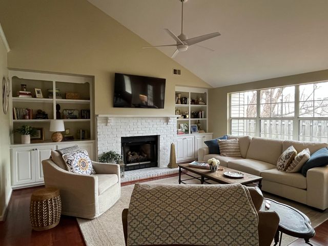 2905 Tabor Oaks Lane, Lexington, KY 40502