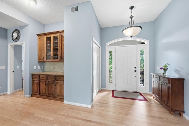 868 Bavaria Hills Terrace, Chaska, MN 55318