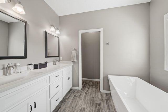 868 Bavaria Hills Terrace, Chaska, MN 55318