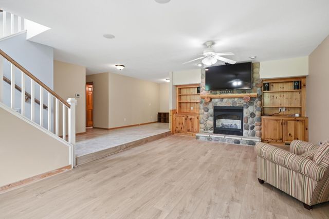 868 Bavaria Hills Terrace, Chaska, MN 55318