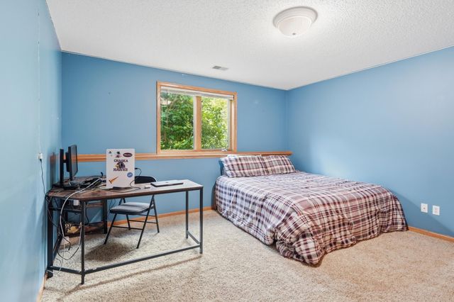 868 Bavaria Hills Terrace, Chaska, MN 55318