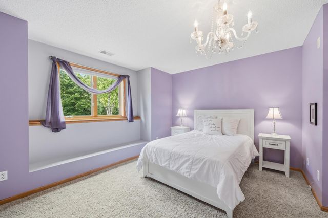 868 Bavaria Hills Terrace, Chaska, MN 55318