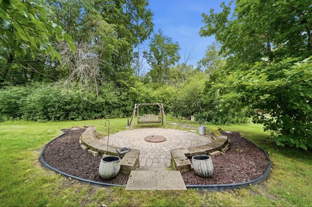 868 Bavaria Hills Terrace, Chaska, MN 55318