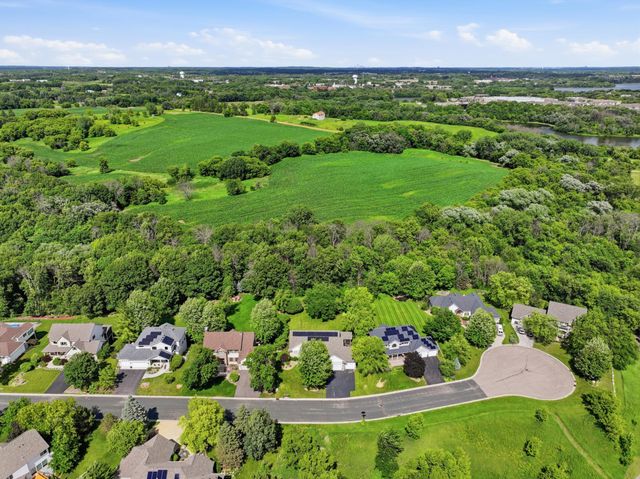868 Bavaria Hills Terrace, Chaska, MN 55318