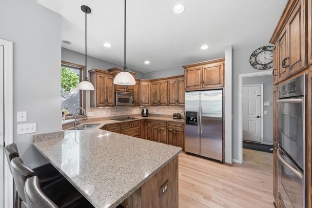 868 Bavaria Hills Terrace, Chaska, MN 55318