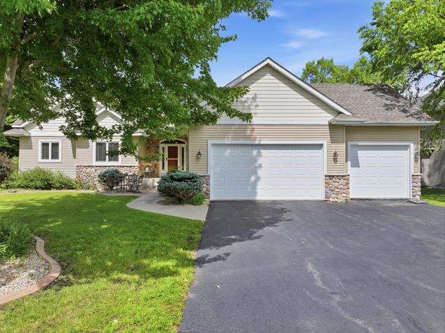 868 Bavaria Hills Terrace, Chaska, MN 55318