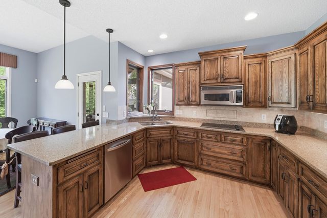 868 Bavaria Hills Terrace, Chaska, MN 55318