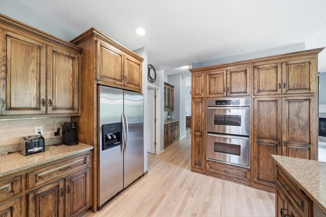 868 Bavaria Hills Terrace, Chaska, MN 55318