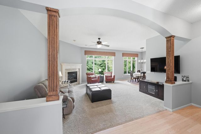868 Bavaria Hills Terrace, Chaska, MN 55318