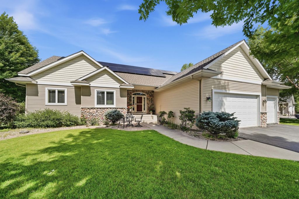 868 Bavaria Hills Terrace, Chaska, MN 55318