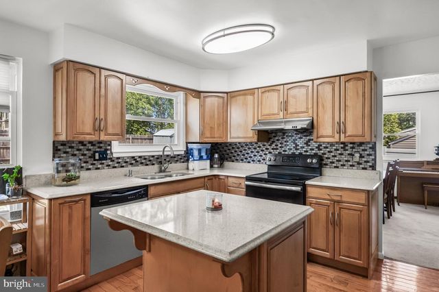 25 WOODBURY DR, Cherry Hill, NJ 08003