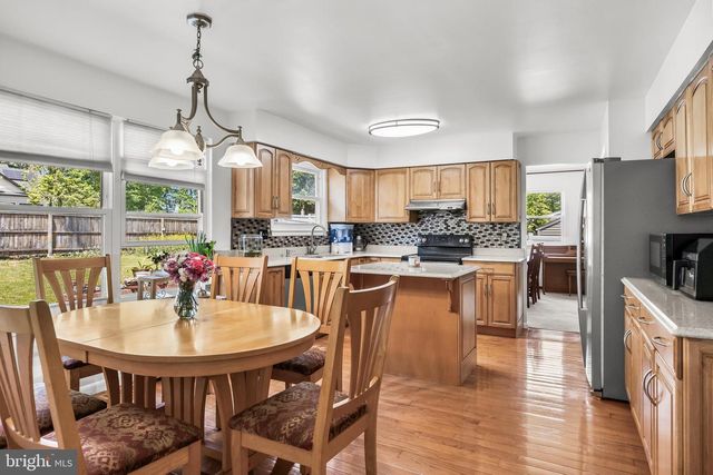 25 WOODBURY DR, Cherry Hill, NJ 08003