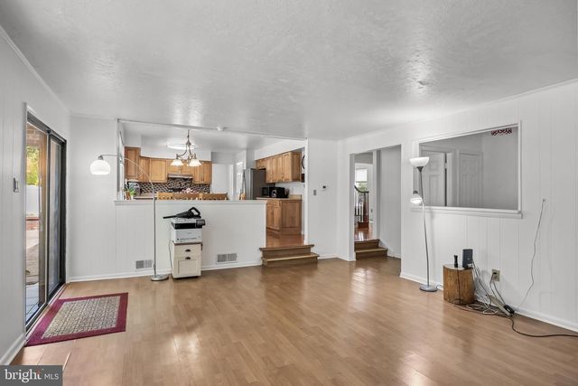 25 WOODBURY DR, Cherry Hill, NJ 08003